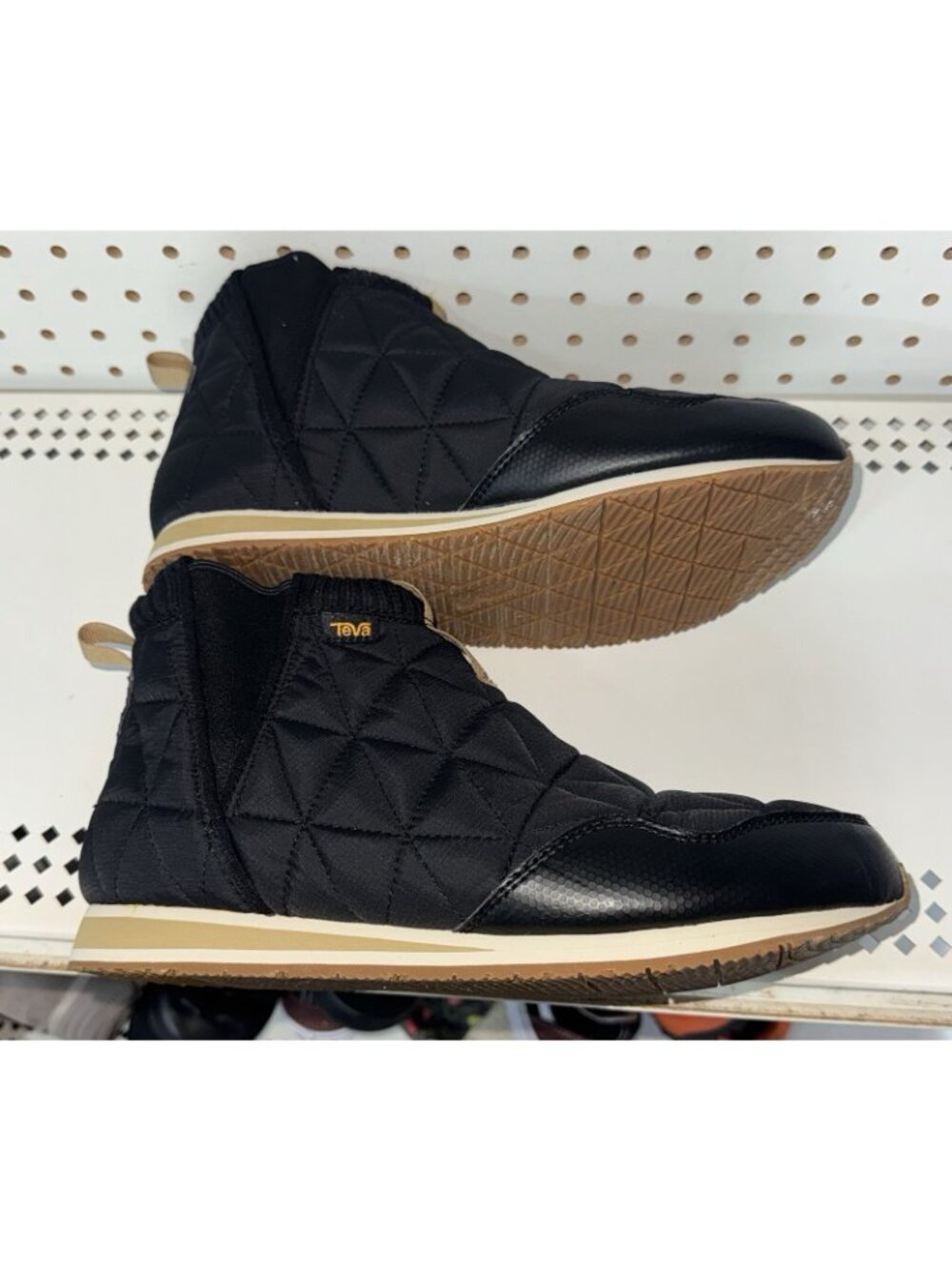 Teva Ember Mid Womens Slip On Camping Quilted Ankle Booties Boots Size 10 Black - Picture 5 of 8